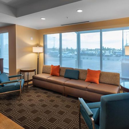 Towneplace Suites By Marriott Milwaukee Oak Creek Exterior photo