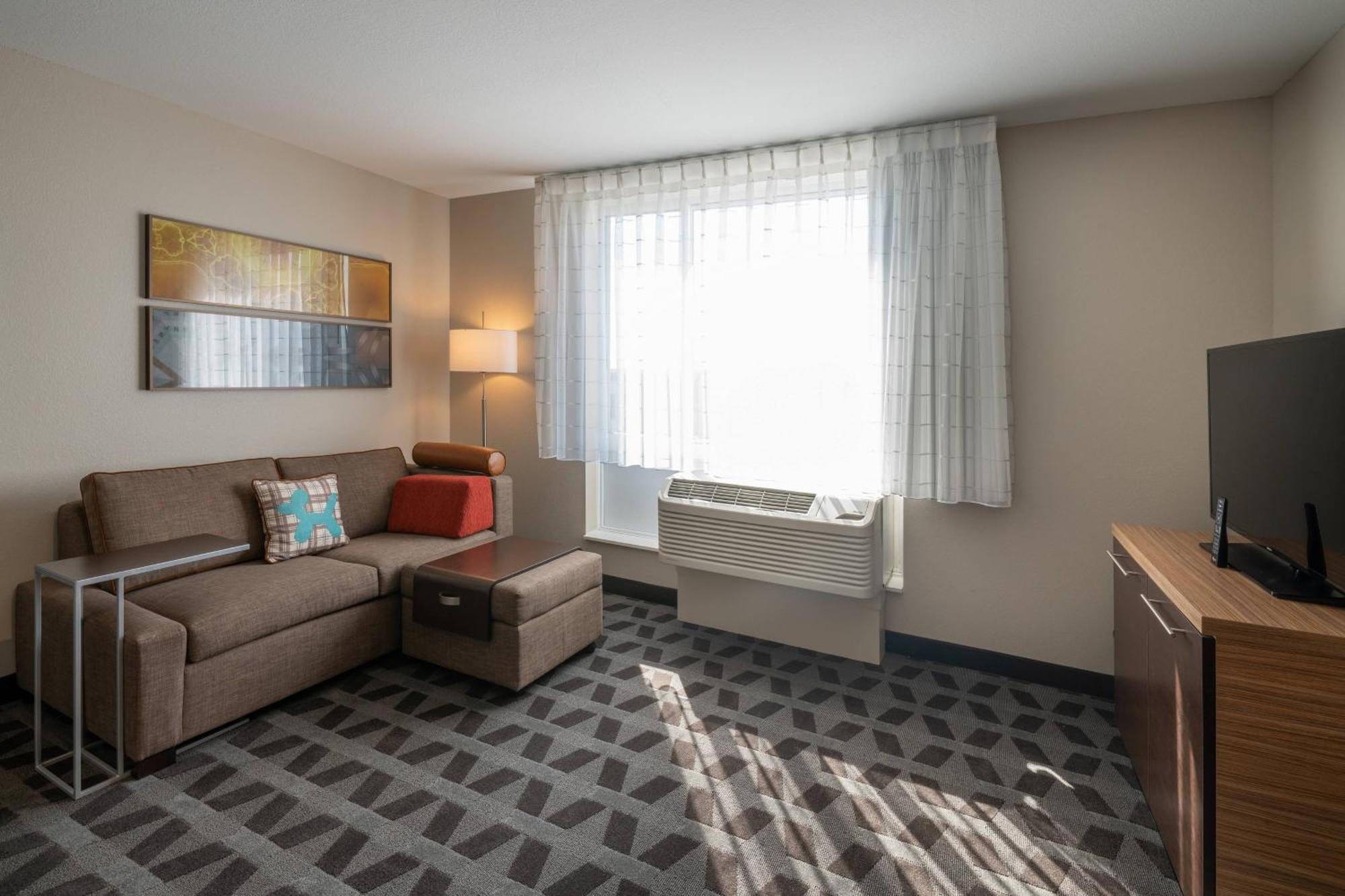 Towneplace Suites By Marriott Milwaukee Oak Creek Exterior photo