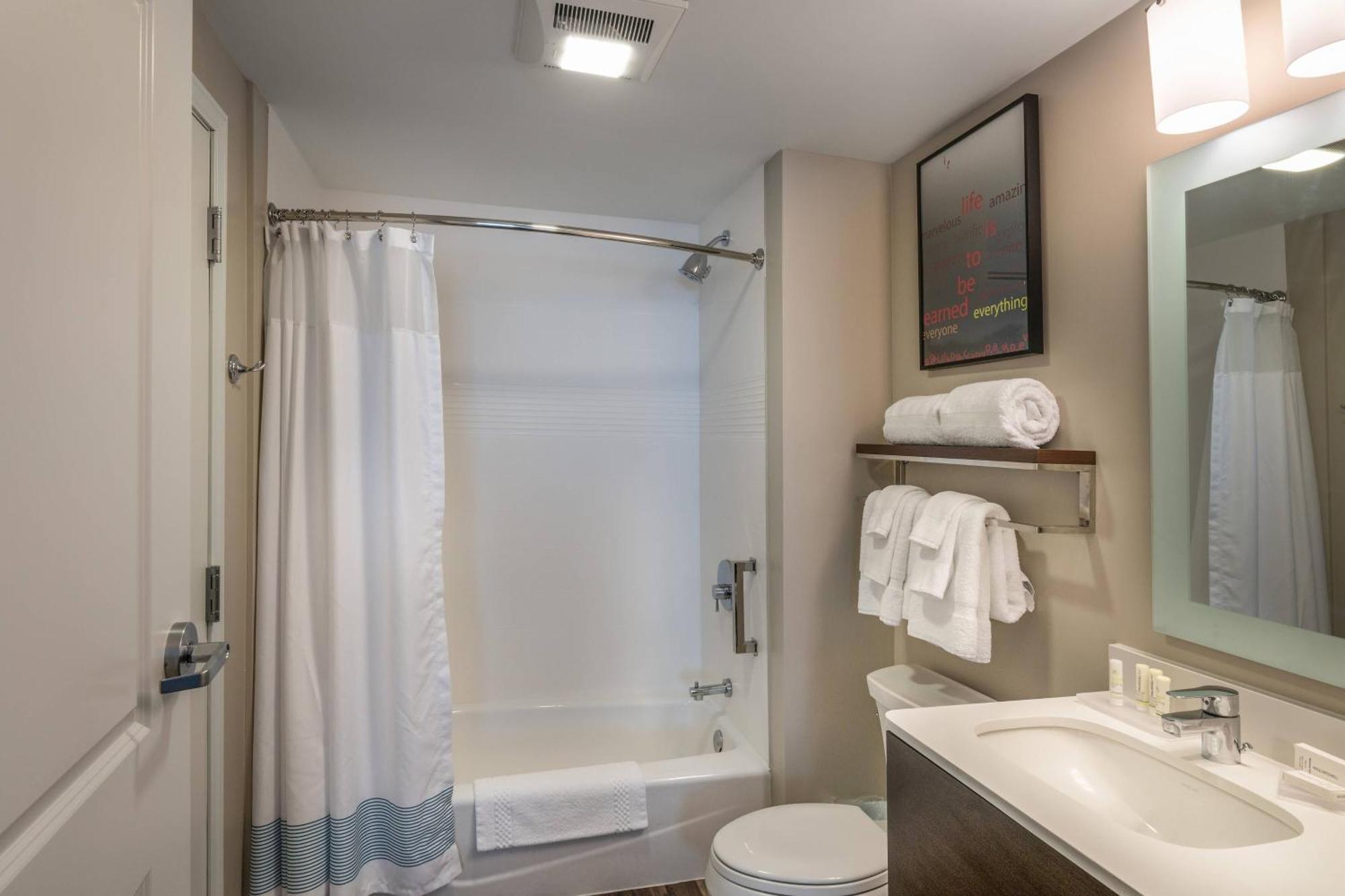 Towneplace Suites By Marriott Milwaukee Oak Creek Exterior photo